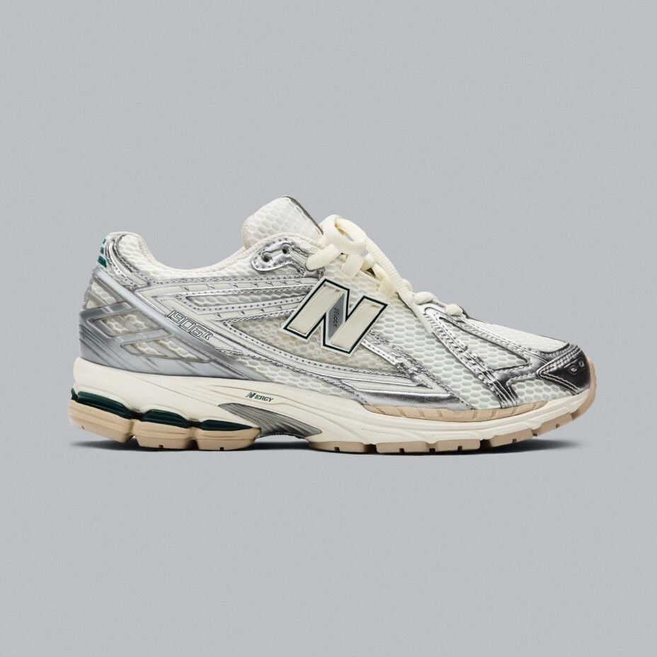 A grey 1906 on a grey background