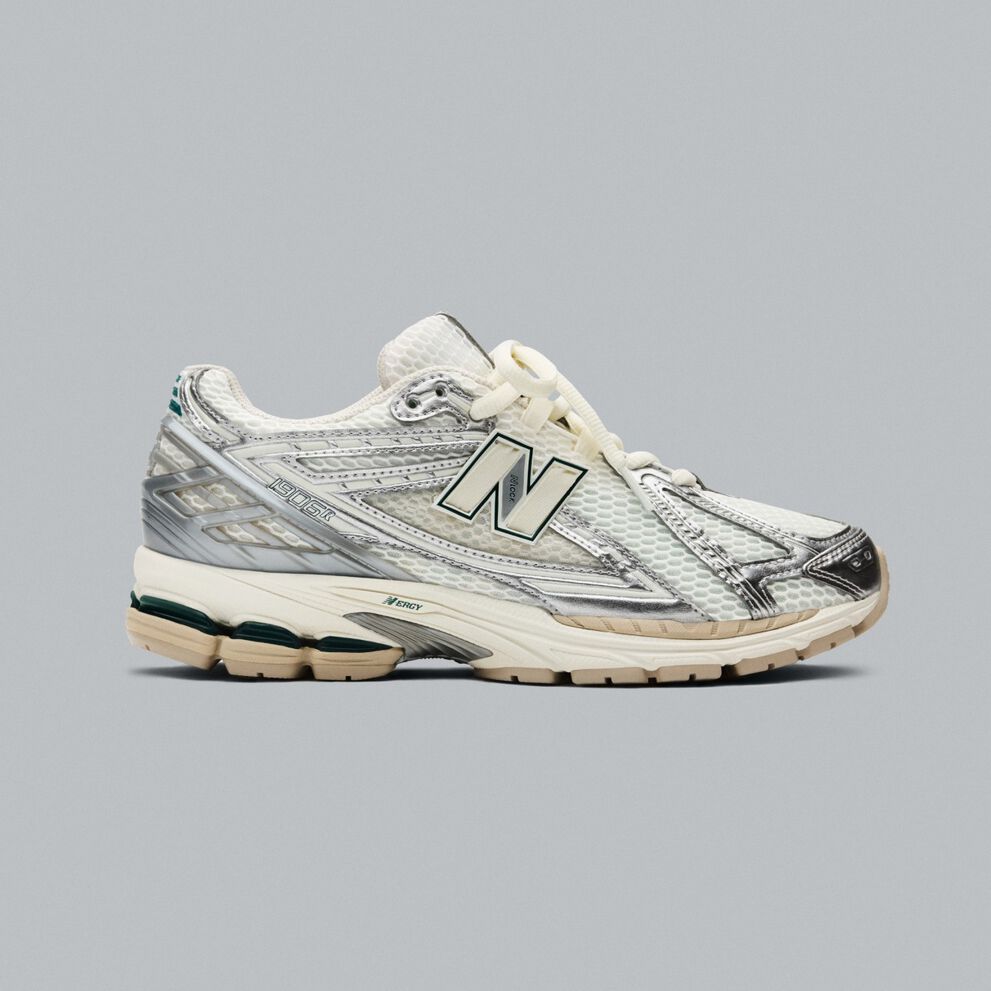 A grey 1906 on a grey background