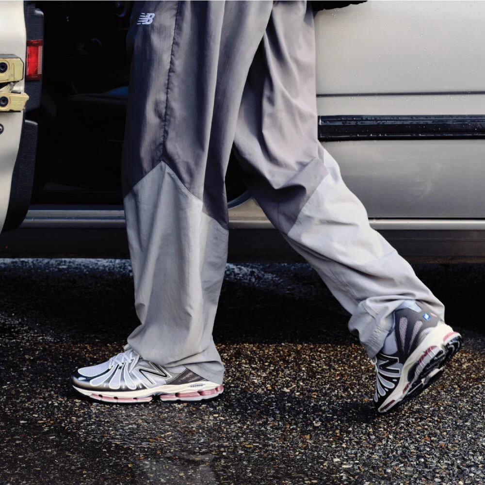 A grey 204L on a grey background